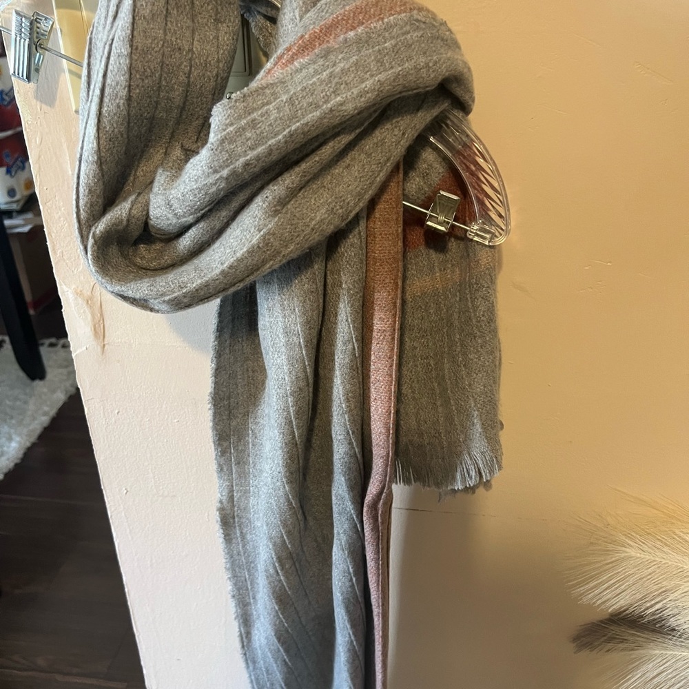 Large scarf NWT